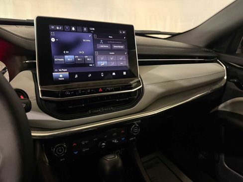 Used 2023 Jeep Compass Limited image 35