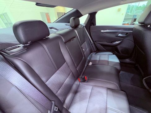 Used 2017 Chevrolet Impala LT w/ Convenience Package FWD image 9