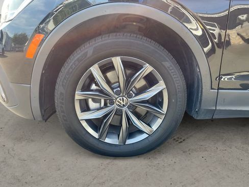 Certified 2022 Volkswagen Tiguan SE FWD image 14