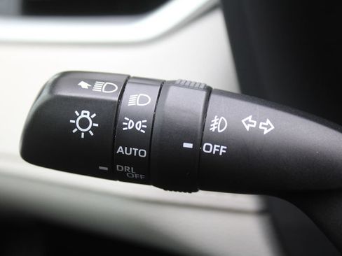 Used 2019 Toyota RAV4 XLE FWD image 27