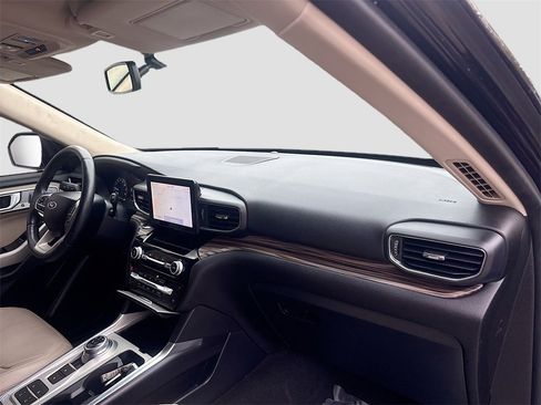 Used 2022 Ford Explorer Limited image 31