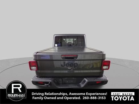Used 2022 Jeep Gladiator Sport AWD/4WD image 8