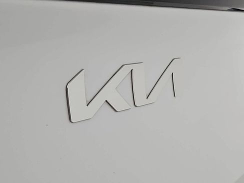 Used 2025 Kia Sportage LX FWD image 11