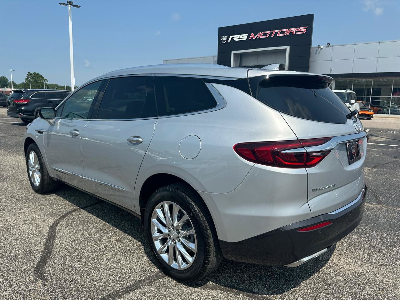 Used 2021 Buick Enclave Premium w/ Sun and Sites Package FWD image 3