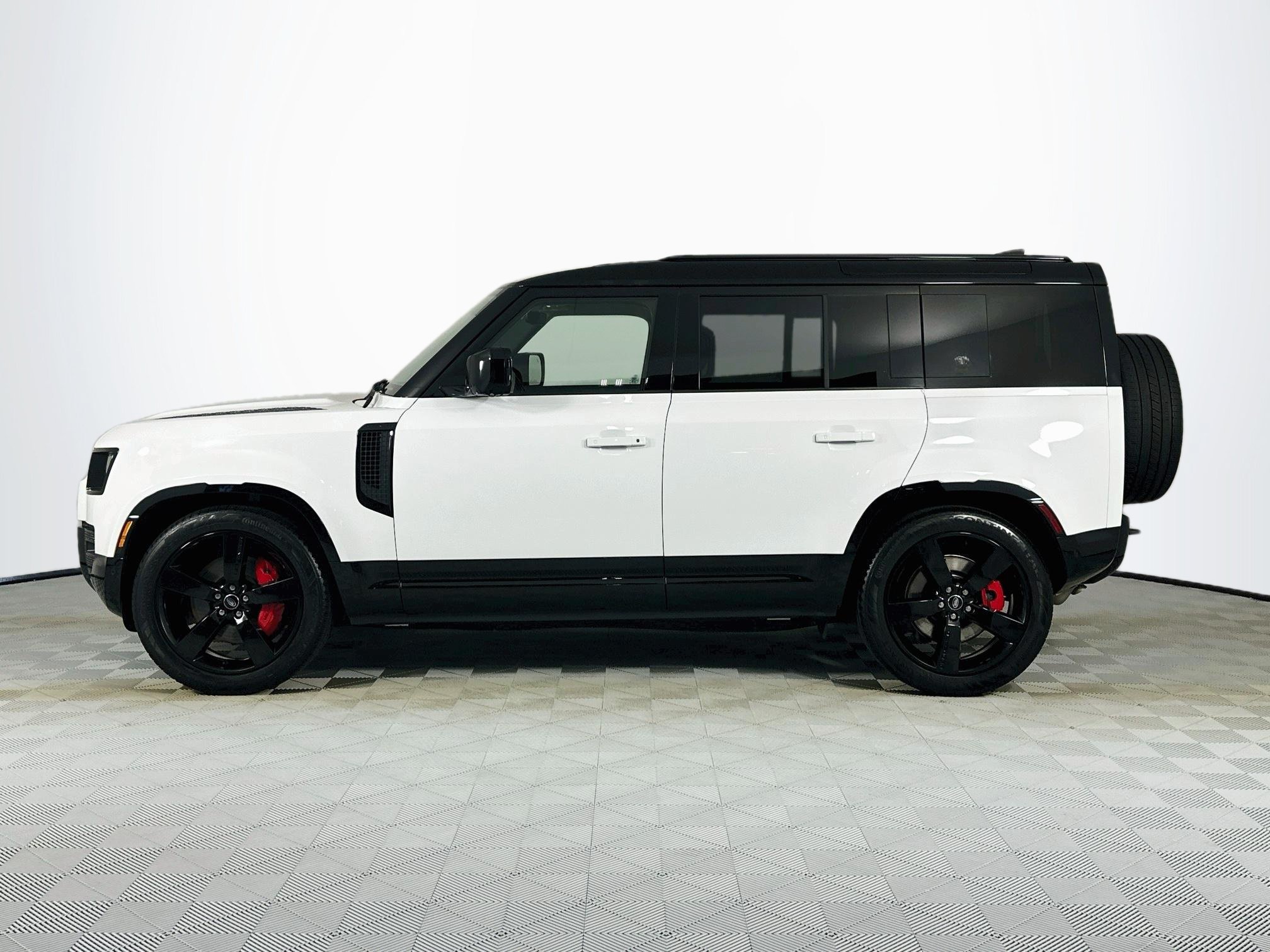 Certified 2024 Land Rover Defender 110 X-Dynamic SE AWD/4WD image 8