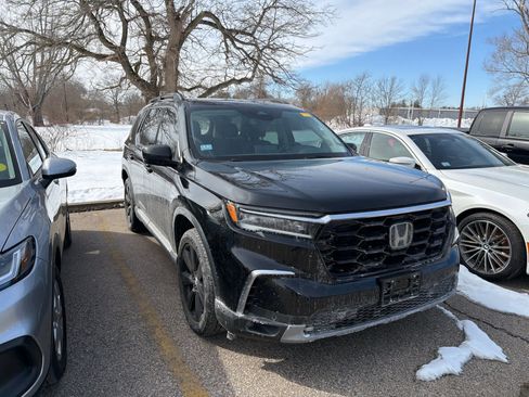 Used 2023 Honda Pilot Touring image 3