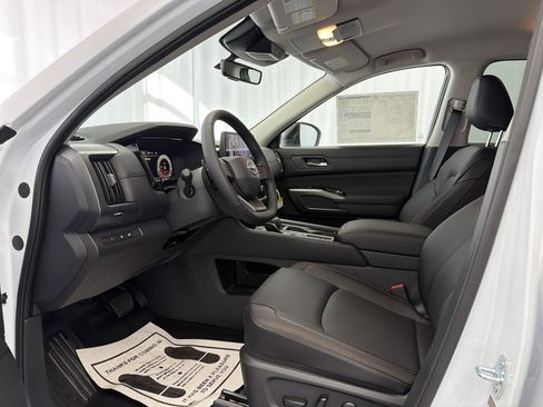 New 2026 Nissan Pathfinder SL FWD image 7