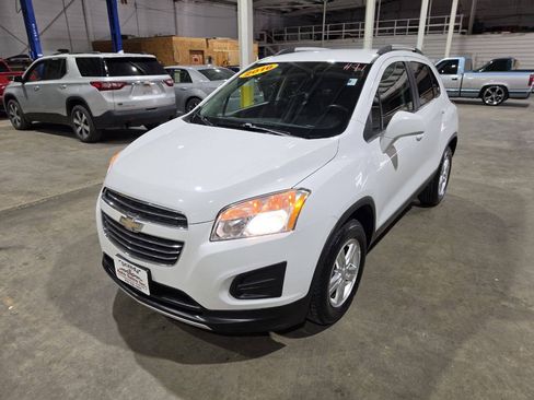 Used 2016 Chevrolet Trax LT w/ LT Convenience Package AWD/4WD image 2