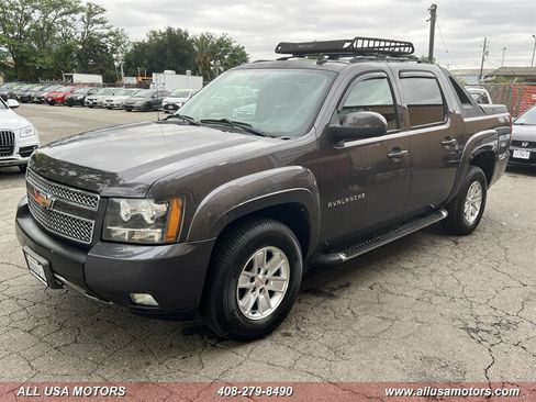 Used 2010 Chevrolet Avalanche LT w/ Luxury Package AWD/4WD image 5