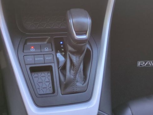 Certified 2022 Toyota RAV4 XLE Premium image 17