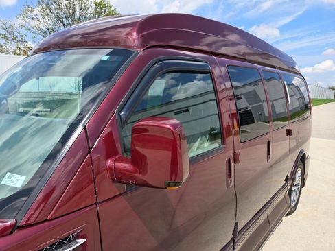 Used 2012 GMC Savana 1500 RWD image 38