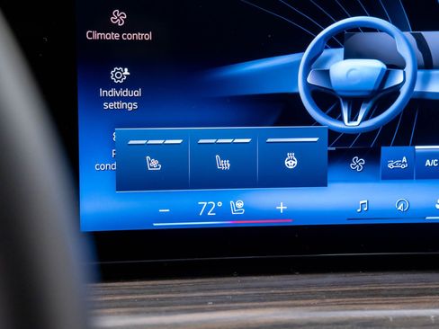 Certified 2024 BMW X7 xDrive40i w/ Executive Package image 29