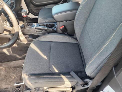 Used 2025 Jeep Wrangler Sport image 17