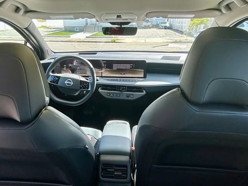 New 2026 Nissan Leaf Platinum+ w/ Cargo Package (Platinum+) FWD image 7