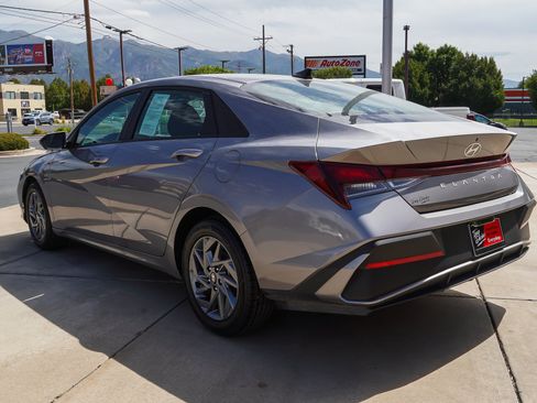 Used 2024 Hyundai Elantra SEL FWD image 6