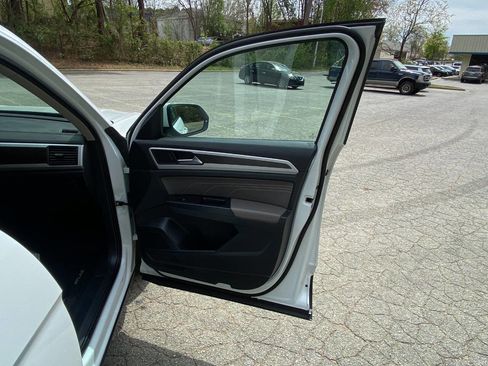 Used 2021 Volkswagen Atlas SE image 61