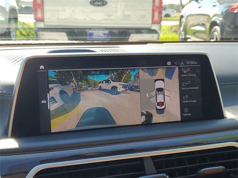 Used 2021 BMW 750i xDrive w/ Executive Package image 27