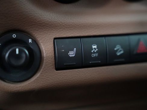 Used 2017 Jeep Wrangler Unlimited Sahara w/ Connectivity Group AWD/4WD image 28