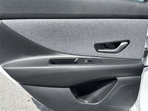 New 2025 Hyundai Elantra Limited image 13