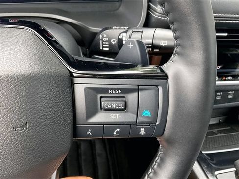 Used 2025 Nissan Rogue SL FWD image 17