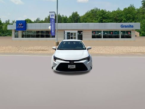 Used 2022 Toyota Corolla LE FWD image 3