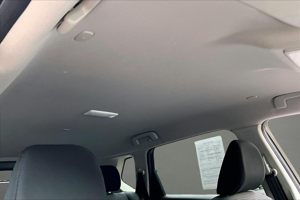 Used 2022 Nissan Rogue S AWD/4WD image 27