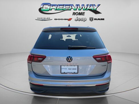 Used 2024 Volkswagen Tiguan SE AWD/4WD image 5