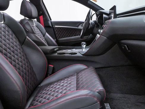 Certified 2022 Genesis G70 3.3T RWD image 14