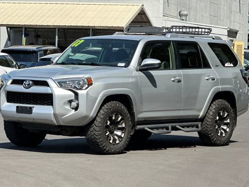 Used 2017 Toyota 4Runner SR5 AWD/4WD image 8