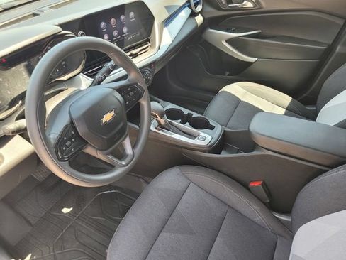 Certified 2024 Chevrolet Trax LS w/ LS Convenience Package FWD image 17
