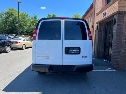 Used 2017 GMC Savana 2500 RWD image 8