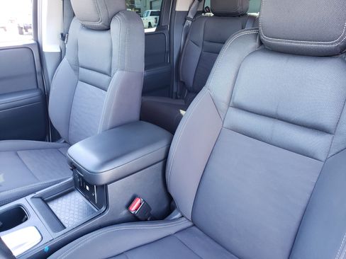 Used 2022 Nissan Frontier SV w/ Technology Package image 24