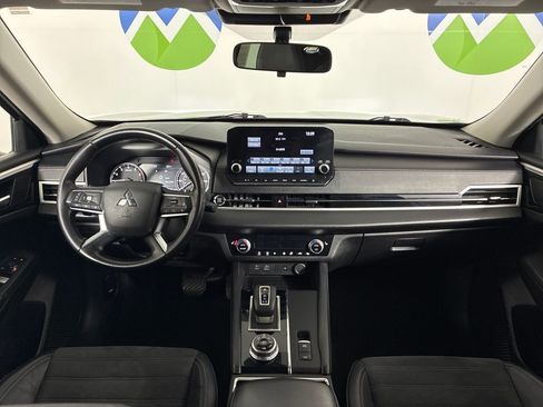 Used 2022 Mitsubishi Outlander SE image 13