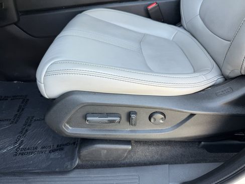 Used 2024 Honda Pilot Touring image 32