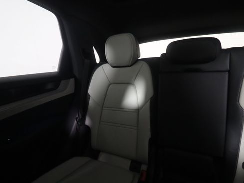 Used 2025 Porsche Cayenne image 15