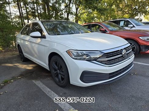 Used 2023 Volkswagen Jetta SE FWD image 6