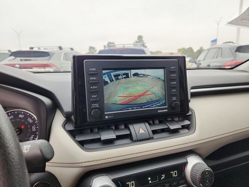 Used 2022 Toyota RAV4 XLE FWD image 18