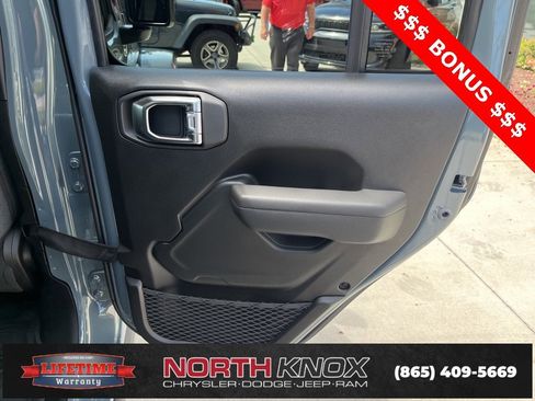 New 2025 Jeep Gladiator Sport image 25