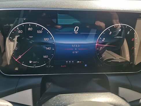 Used 2025 Mercedes-Benz GLC 300 4MATIC image 16