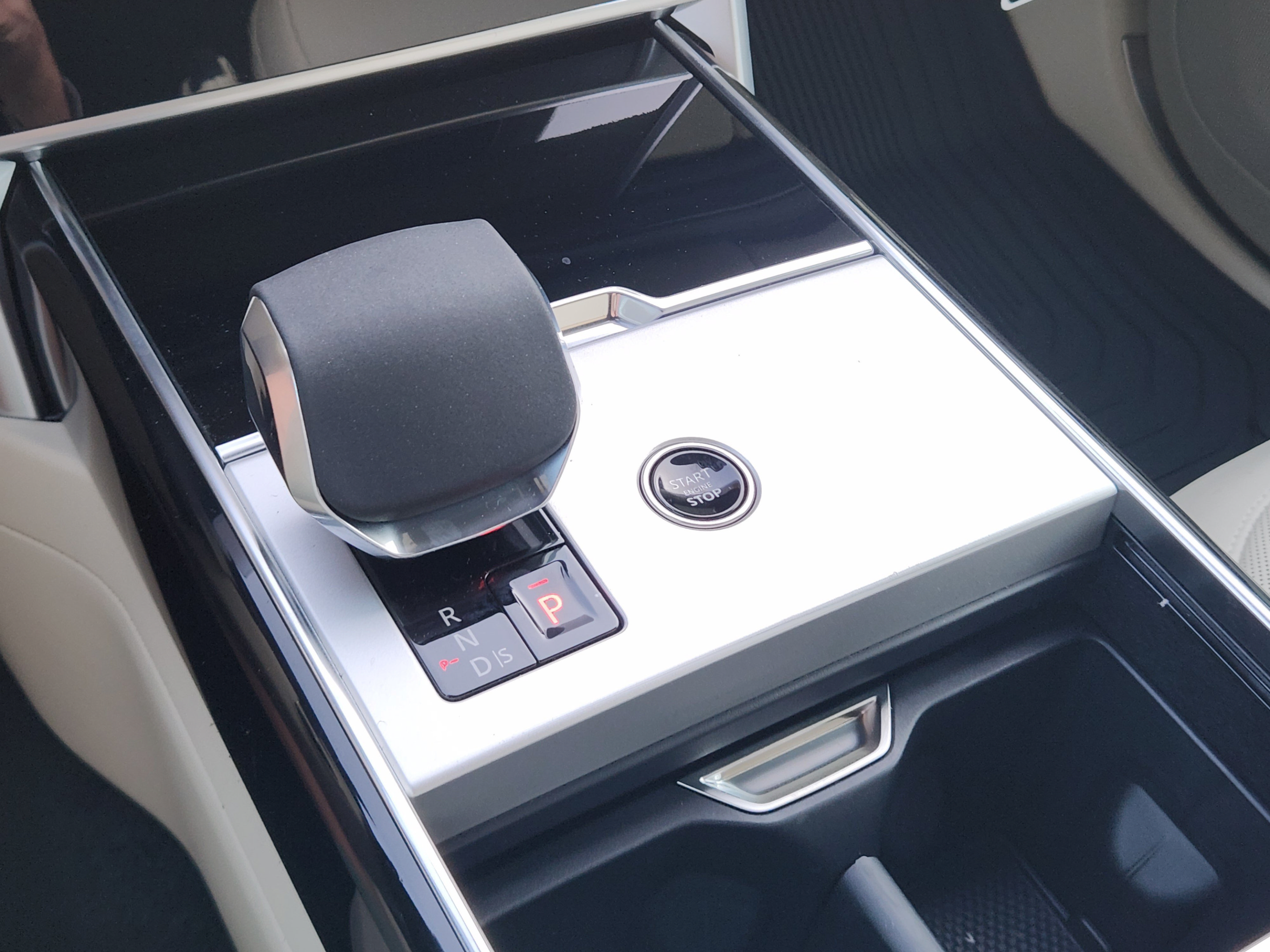 New 2026 Land Rover Range Rover SE AWD/4WD image 14