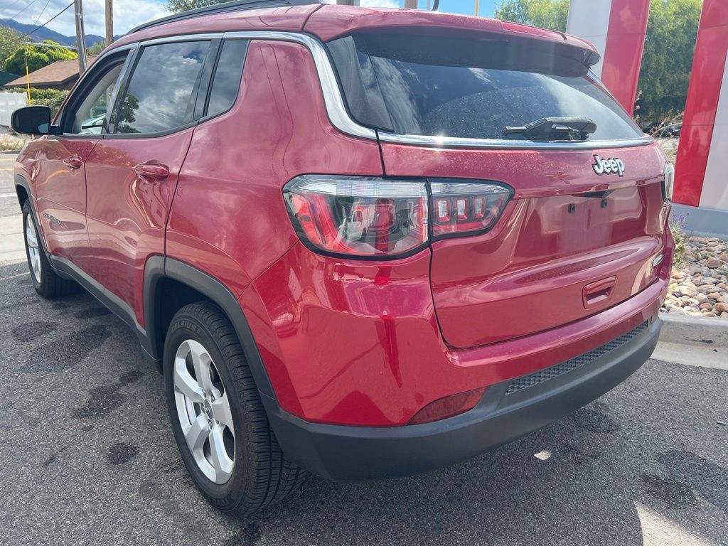 Used 2018 Jeep Compass Latitude w/ Cold Weather Group FWD image 5