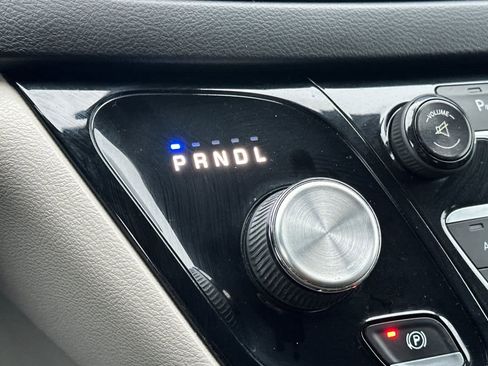 Used 2017 Chrysler Pacifica Touring-L image 22