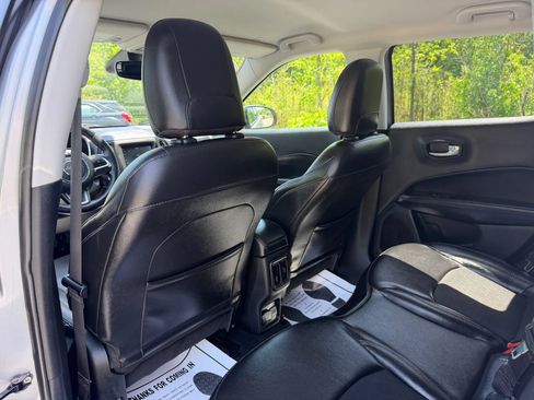 Used 2019 Jeep Compass Latitude w/ Popular Equipment Group AWD/4WD image 19