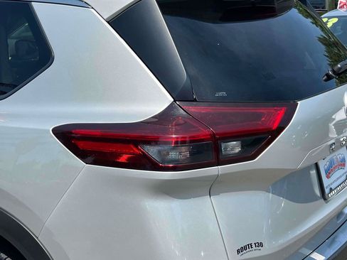 Used 2023 Nissan Rogue SV AWD/4WD image 8