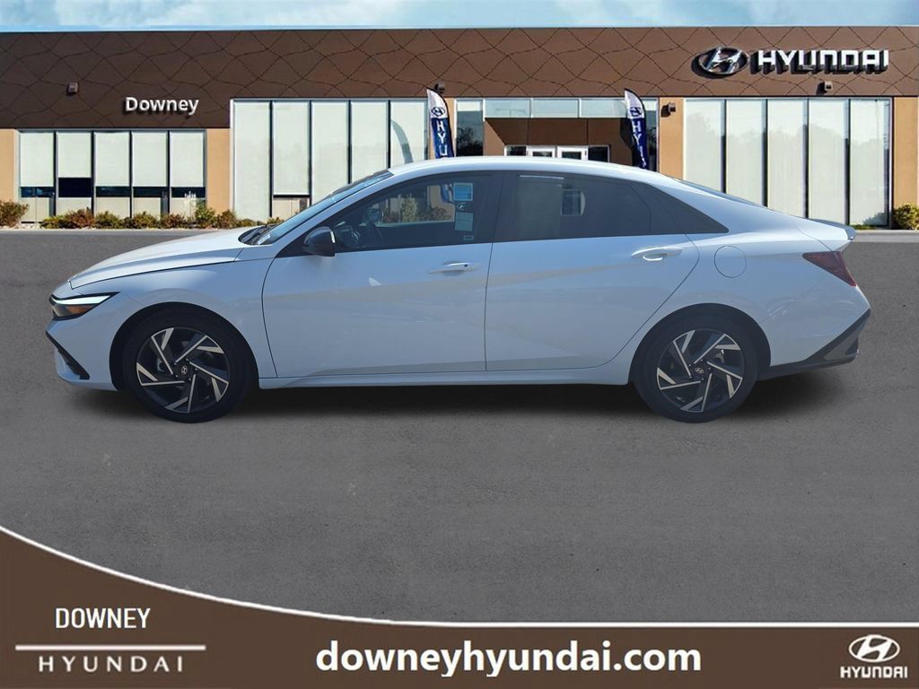 Used 2025 Hyundai Elantra Sport w/ Cargo Package FWD image 2