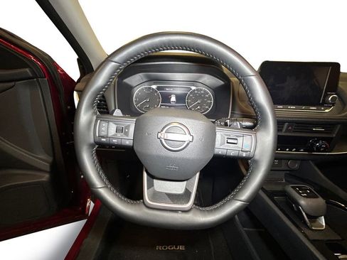 Used 2025 Nissan Rogue SV AWD/4WD image 13