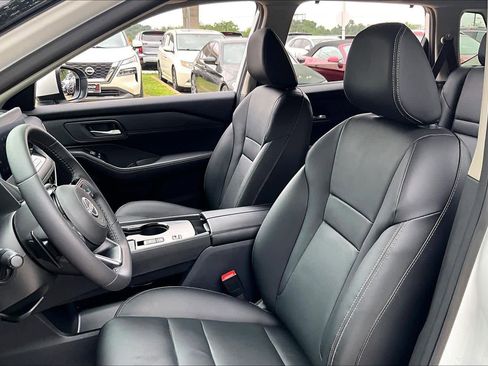 Used 2024 Nissan Rogue SL w/ SL Premium Package FWD image 8