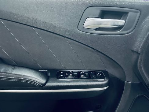 Used 2019 Dodge Charger SXT RWD image 30