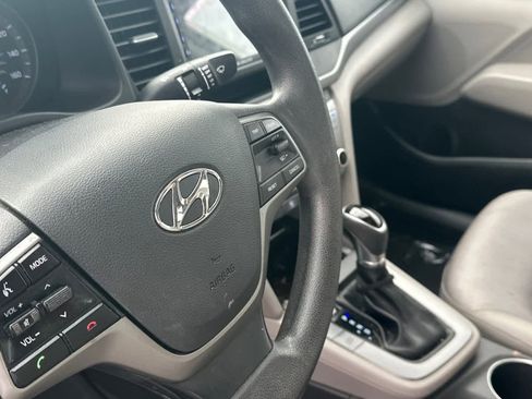 Used 2017 Hyundai Elantra SE image 12