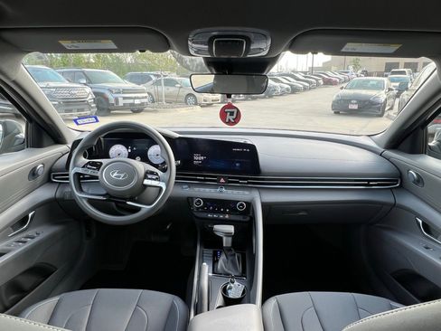 Used 2024 Hyundai Elantra SEL image 20